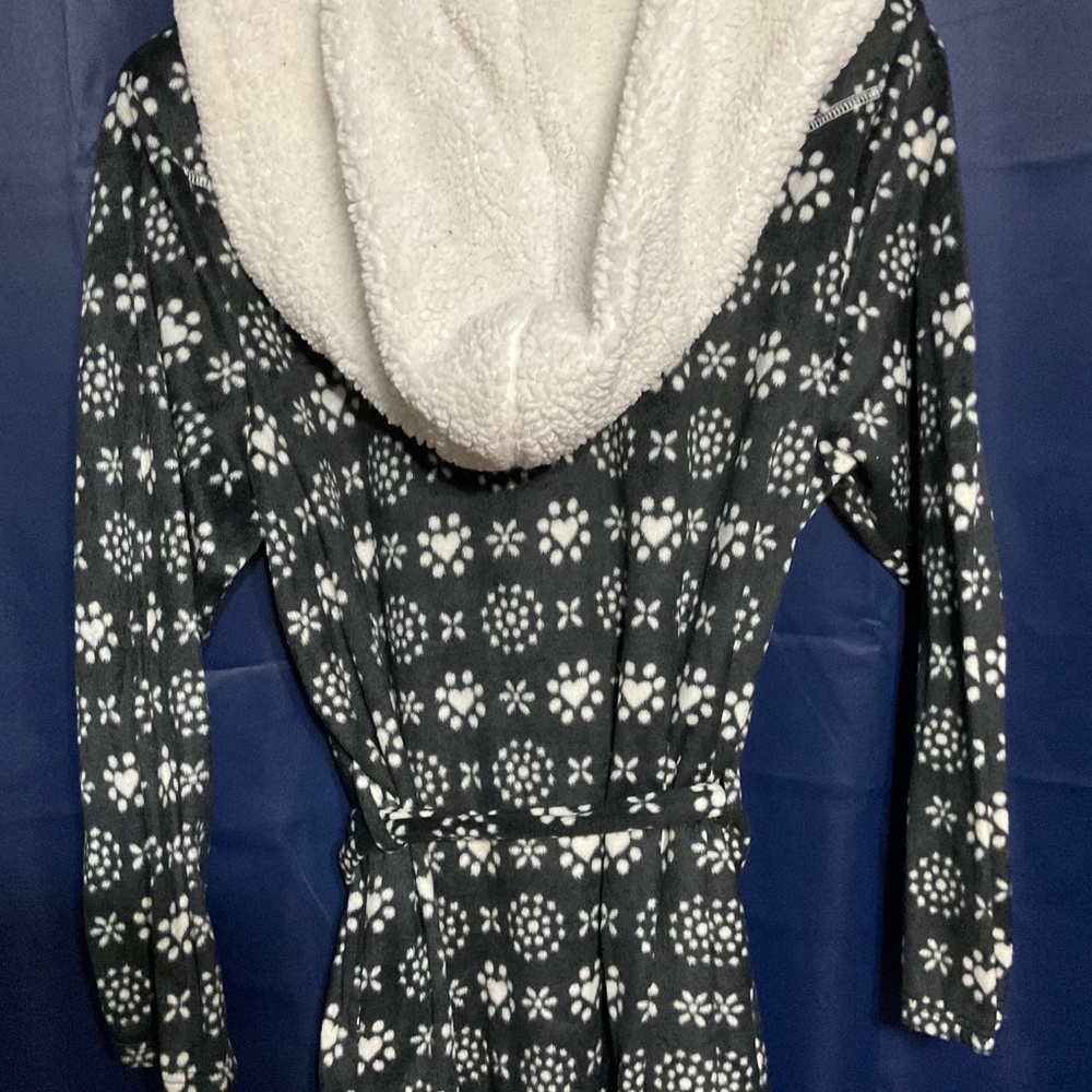 Hooded long sleeve robe with pockets XL.  W32 - Picture 5 of 5